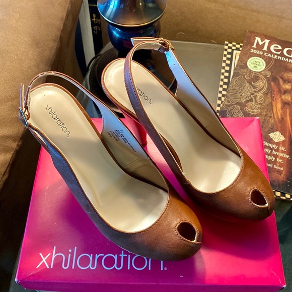 Retro 70’ Style Peep Toe Heels - Picture 3 of 9